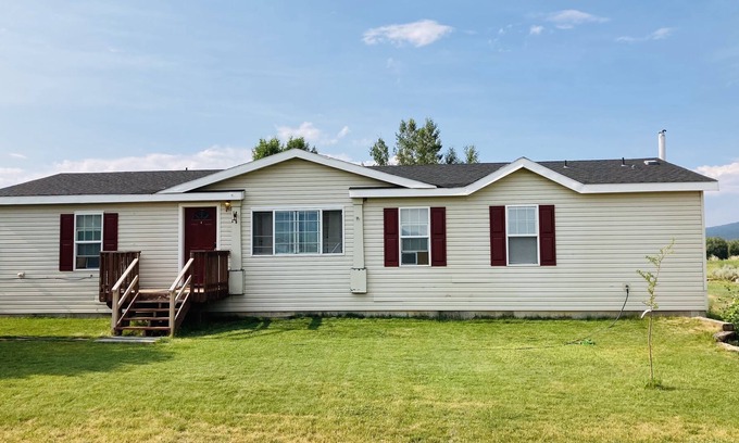 Thayne House | Sleeps 18! Great family getaway on Star Valley Ranch