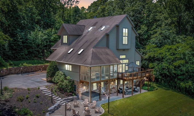 Rexmont House | Sleeps 19+ with Hot tub, Game Room & Swing Set