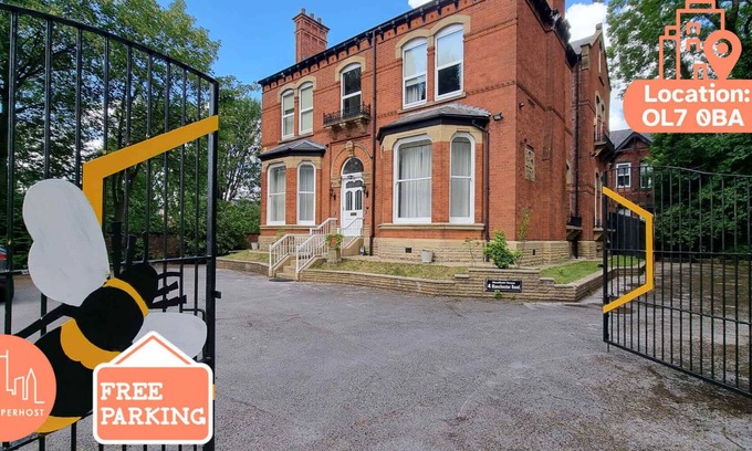 Ashton-under-Lyne House | Sleeps 20 Ashton Mansion by City SuperHost