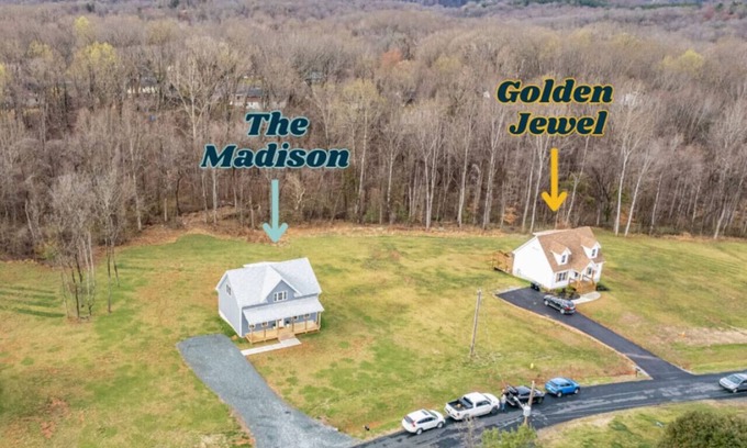 Madison Heights House | Sleeps 20 | Family-friendly | Near DT LYH & LU