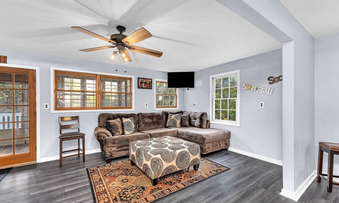 Augusta Apartment | Sleeps 20! Hot Tub - Walk to the Masters - Game Room - Gym