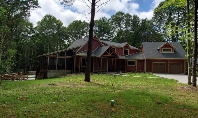 Hamilton House | Sleeps 34! Brand New Construction 2020! Pool, Hot tub, Sand Volleyball Court!