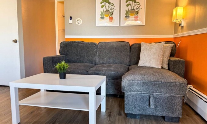 Mount Oliver Apartment | Sleeps 4! 1 Bedroom, 3 Beds w/Parking + WIFI