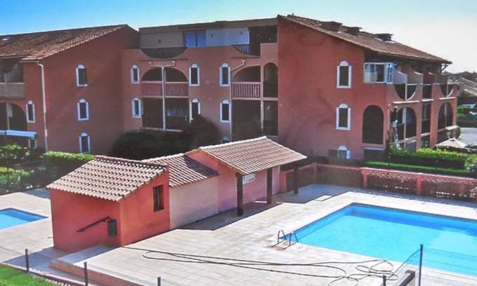 Les Arenes Apartment | Sleeps 4 2 adults, 2 children