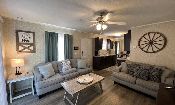 Eden Cottage | Sleeps 4 - 3Acre Retreat-Near Airport, Savannah & Beaches - Close to i-95 & i-16