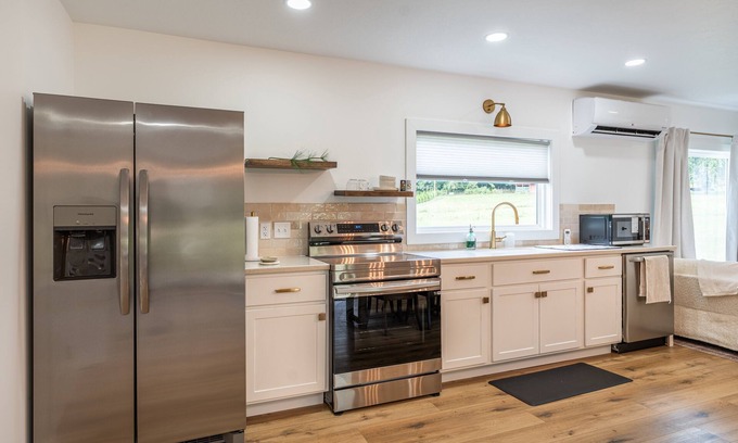 Millersburg House | Sleeps 4, Amish Country, gorgeous and relaxing.