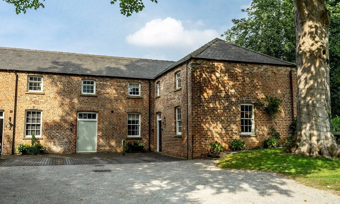 York Cottage | Sleeps 4 guests in 2 bedrooms