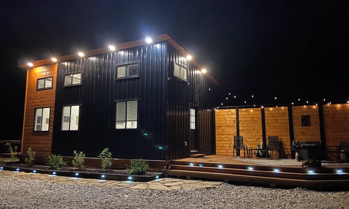 Beattyville Cabin | Sleeps 5-6 Near RRG-Hot Tub-Nice Sunrise-Quiet