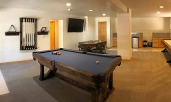 Skyland House | Sleeps 6 - 3 bedrooms 3 .5 bathrooms