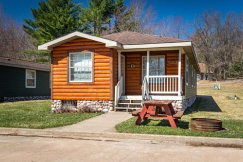 Neillsville House | Sleeps 6, 3br, Fully Furnished, On-site Fun