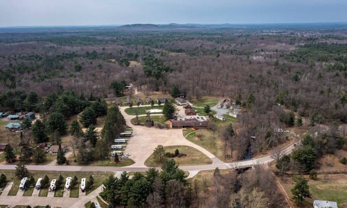 Neillsville Cabin | Sleeps 6, 3BR, Fully Furnished, On-site Fun