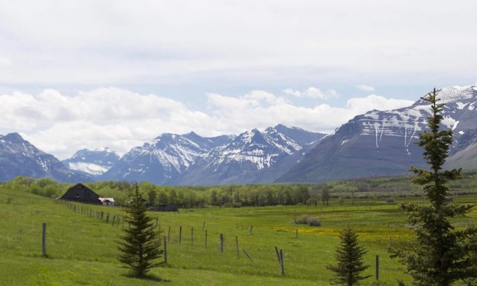 Waterton Park Villa | Sleeps 6-5 mins from Waterton Entrance- WCV-B