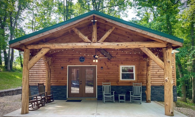 Blissfield Cabin | Sleeps 6, forested seclusion, wildlife galore!