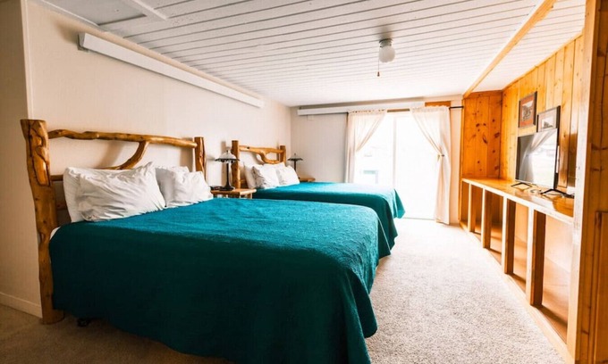 Centennial Apartment | Sleeps 6 - Historic Hotel in Centennial
