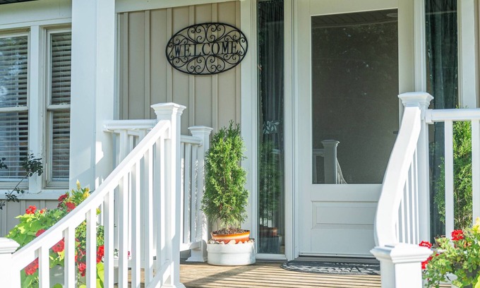 Elkton Cabin | Sleeps 6, Rural, Peaceful, Homey