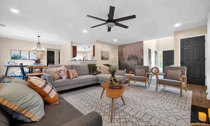 Lilburn House | Sleeps 7, w BBQ, GameRm & Fire pit/Pet Friendly
