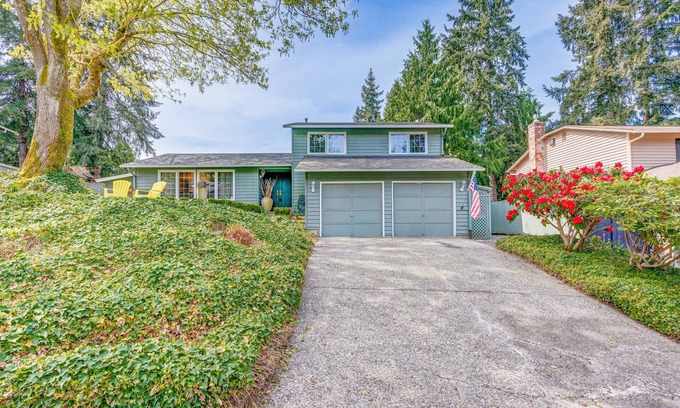 Education Hill House | Sleeps 8 central to Redmond Town Center, Microsoft and Woodinville Wine Country.