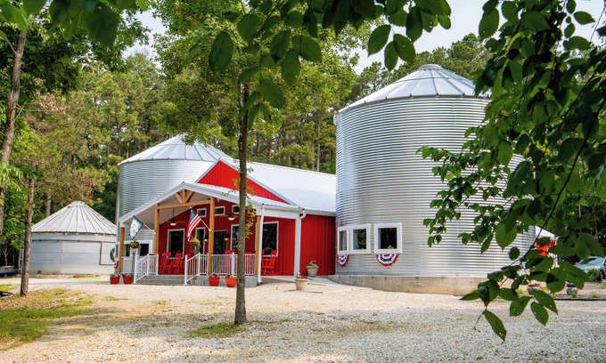 Mount Sterling House | Sleeps 8 in a 2-story grain bins (2 queen beds, 1 queen bunk bed and 2 full bathrooms; each grain bin level has its own full bathroom) All guests of the Hermann Grain Bins have full access to the full service kitchen, dining area, living room comp
