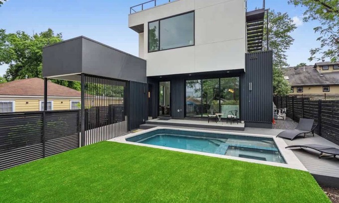 Barton Heights House | Sleeps 8-Luxury Home near Zilker