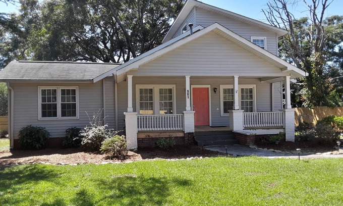 Wade Hampton House | Sleeps 8, minutes to downtown Greenville