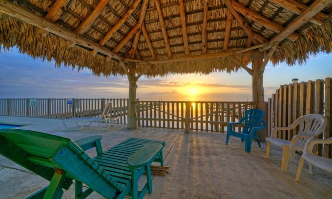 Flour Bluff House | Sleeps 84, 9 Homes | Private Boat Dock, Waterfront Pool, Views | Laguna Village