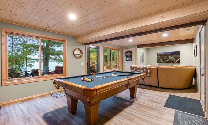 Motley Cabin | Sleeps up to 14. Stunning and spacious log cabin within 30 min of Brainerd.