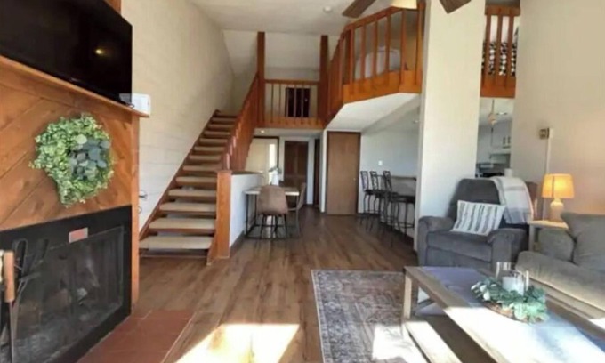 Roseland Ski Chalet | Sleepy Bear Chalet