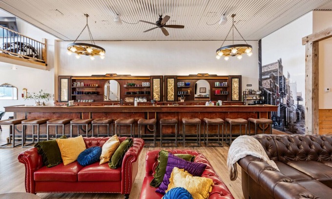 Ashton House | Sleepy Saddle Saloon-Hot Tub-Historic-Renovated