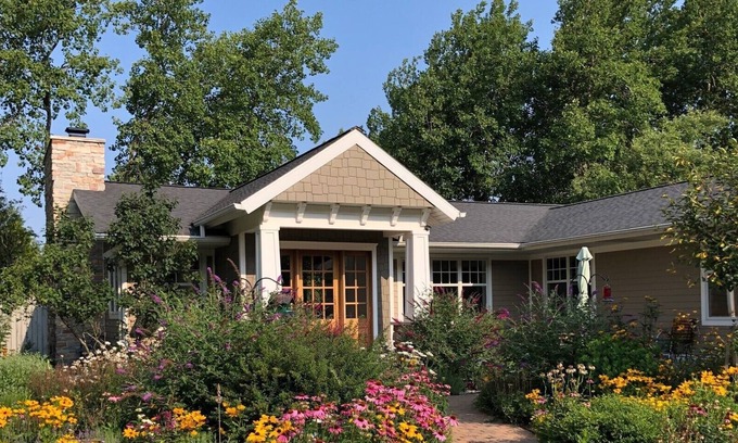Manistee House | Slice of Heaven directly on Lake Michigan