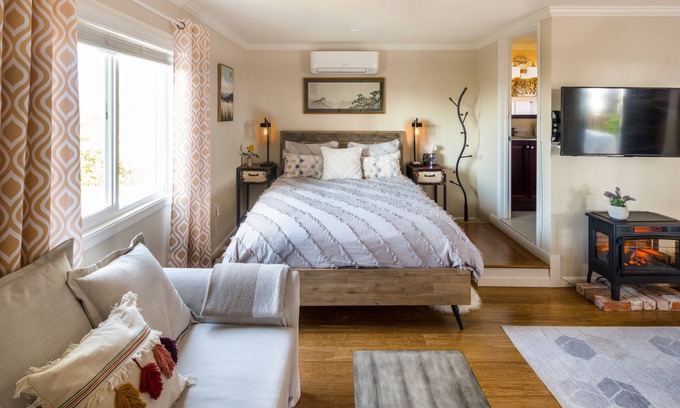 Castro Valley House | Slice of Heaven with Gated Parking and Sunset Views