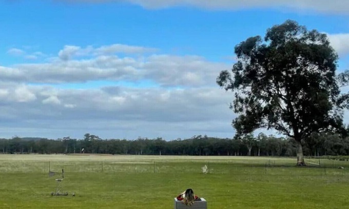 Whroo House | Slice of paradise! Farm stay with friendly goats