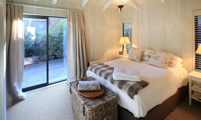 Omiha House | Slightly Foxed - Stay Waiheke in Rocky Bay (Waiheke)