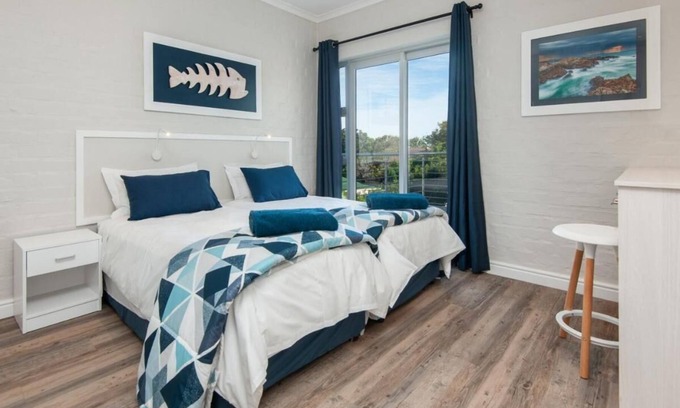 Kleinbaai Other | Slip-A-Way Lodge 5 bed Sleeps 10