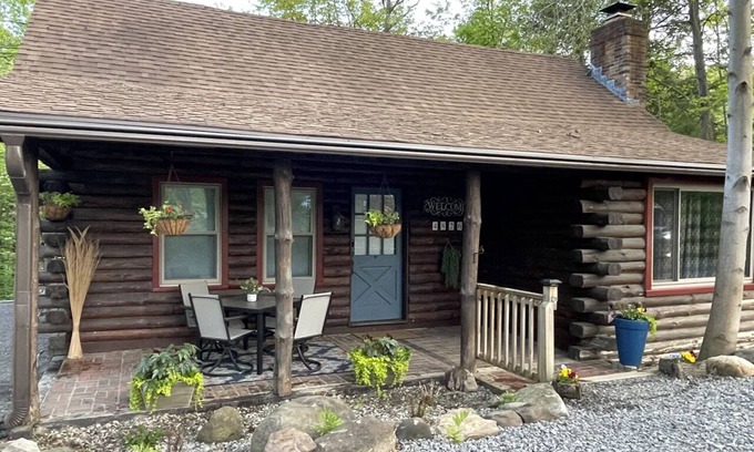 New Castle Cabin | Slippery Rock Cabin on the Creek. Close to McConnell’s Mill & Moraine St. Parks.