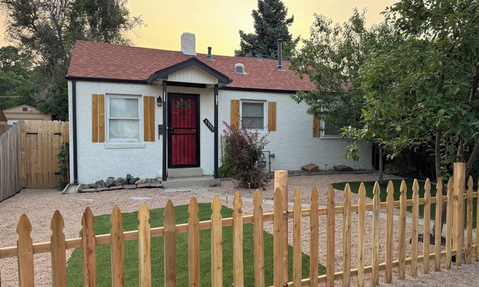 Lakewood House | Sloans lake bungalow close to Broncos stadium and downtown close to mountains