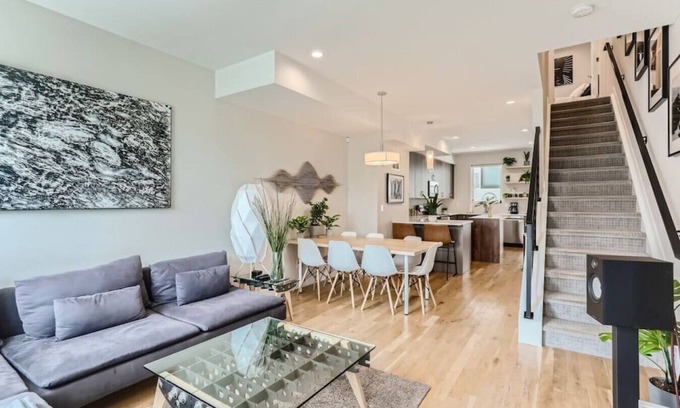 West Colfax House | Sloans Lake + Light Rail I Pet Friendly I Colfax