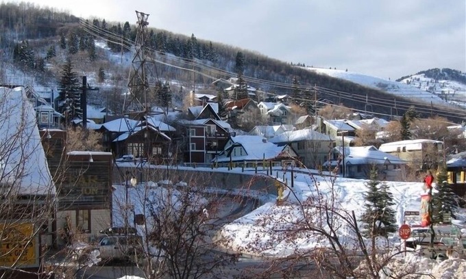 Downtown Park City Condo | Slope Side-Old Town-Ski In/Out, Free Underground Parking, Newly Remodeled