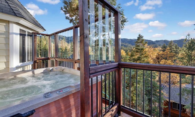 Upper Moonridge Cabin | Slope View Chalet- Games- Hot Tub- Central Moonridge