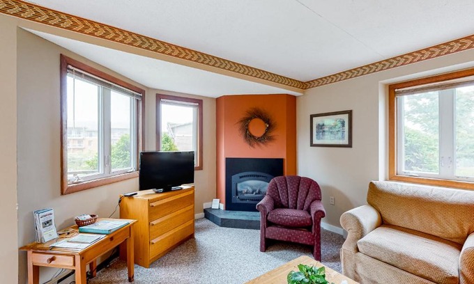 North Troy Apartment | Slopeside 705