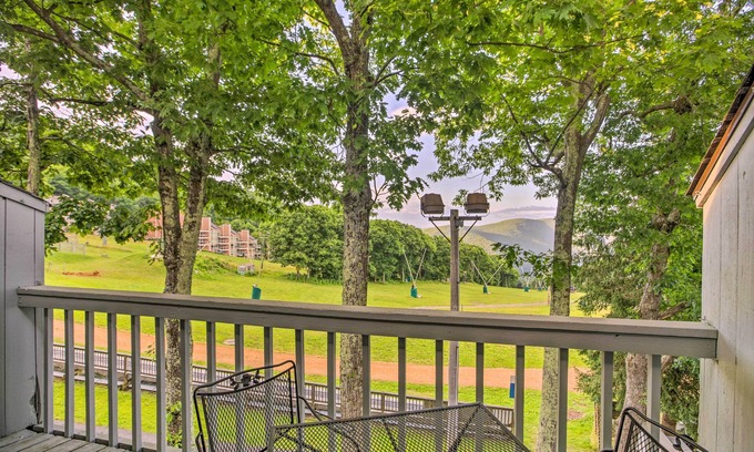 Wintergreen Condo | Slopeside Condo w/Balcony & Ski Hill Views!