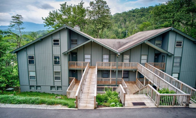 Sugar Mountain Condo | Slopeside Easy Street - walk to slopes on Sugar, updated
