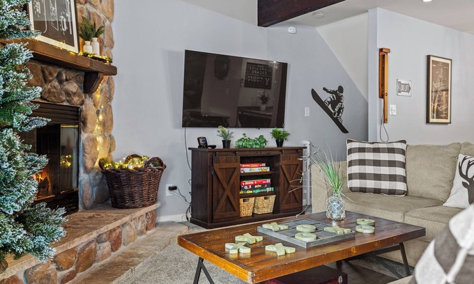 Tannersville House | Slopeside Escape by AvantStay | Walk to Ski Lifts | Arcade Games + Shuffleboard