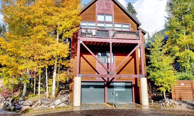 Old Town House | Slopeside Luxury Villa 62 / Hot Tub & Views/Arcade - $500 FREE Activities & Equipment Rentals Daily