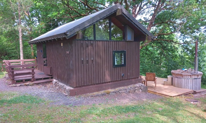 Taynuilt Cabin | SLOY CABIN is a charming log Cabin in a stunning loch side location.