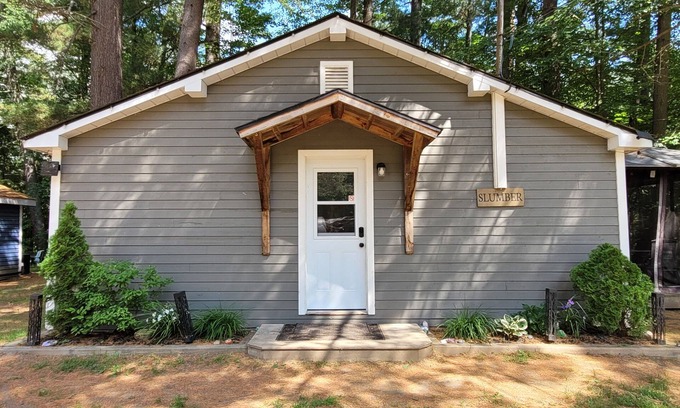 Petawawa Cabin | Slumber Inn at Pine Ridge Park