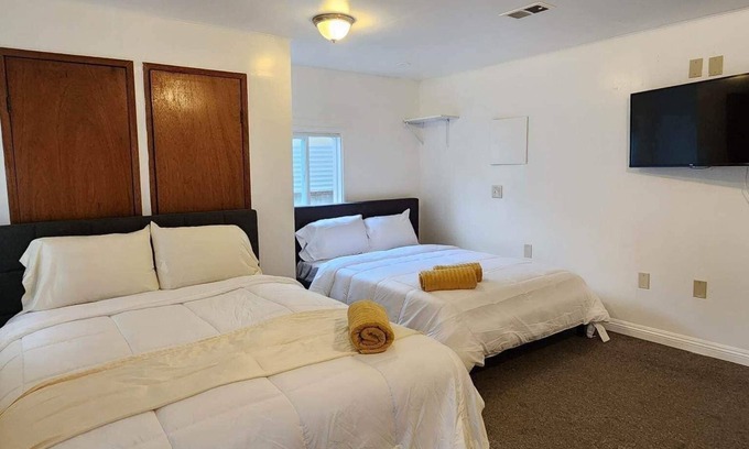 Midway City House | Small 2 Bedroom House Near Disney