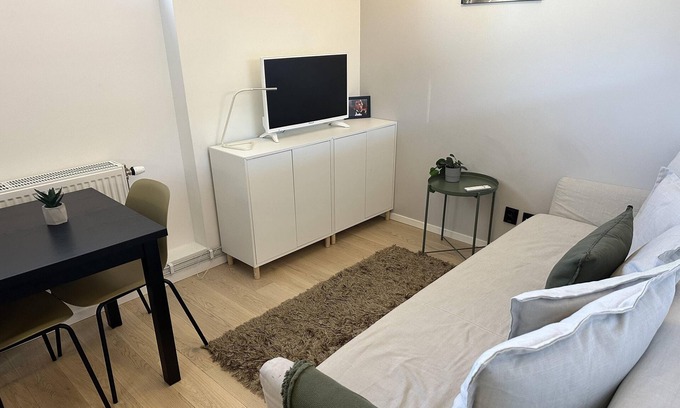 Edsberg Apartment | Small 2 room Apartment in Sollentuna