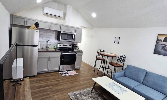 Cully House | Small and Cozy