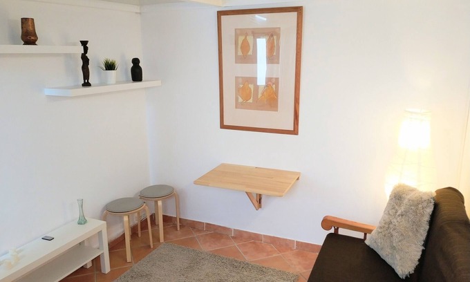 Castillo del Romeral Apartment | Small apartment by the sea in a fishing village