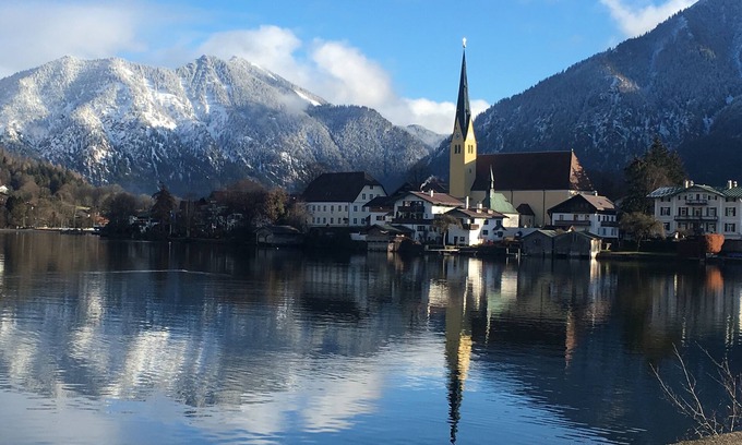 Rottach-Egern Apartment | Small apartment for a maximum of 2 people in a unique location directly on the lake